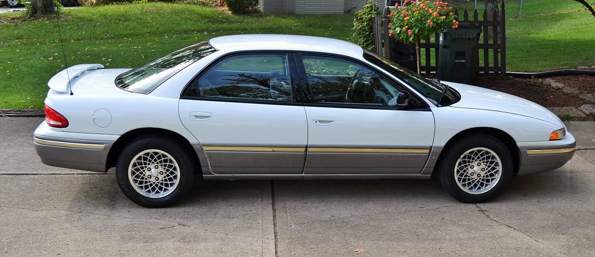 Chrysler-concorde-1995-white-1