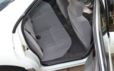 Chrysler-concorde-1995-white-10