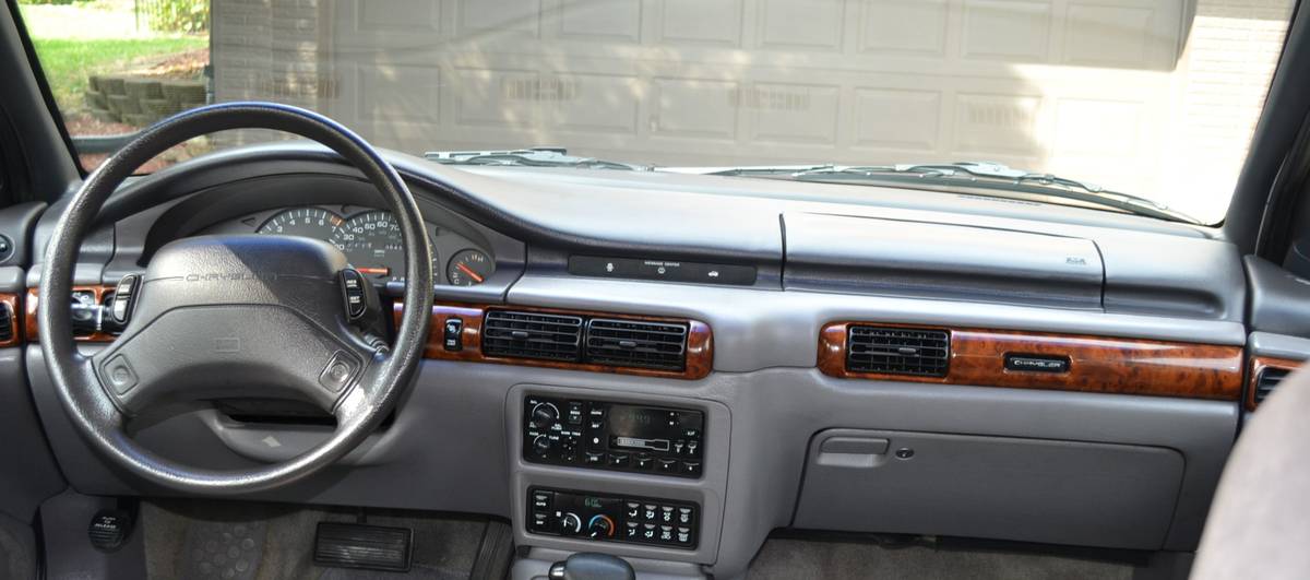 Chrysler-concorde-1995-white-14
