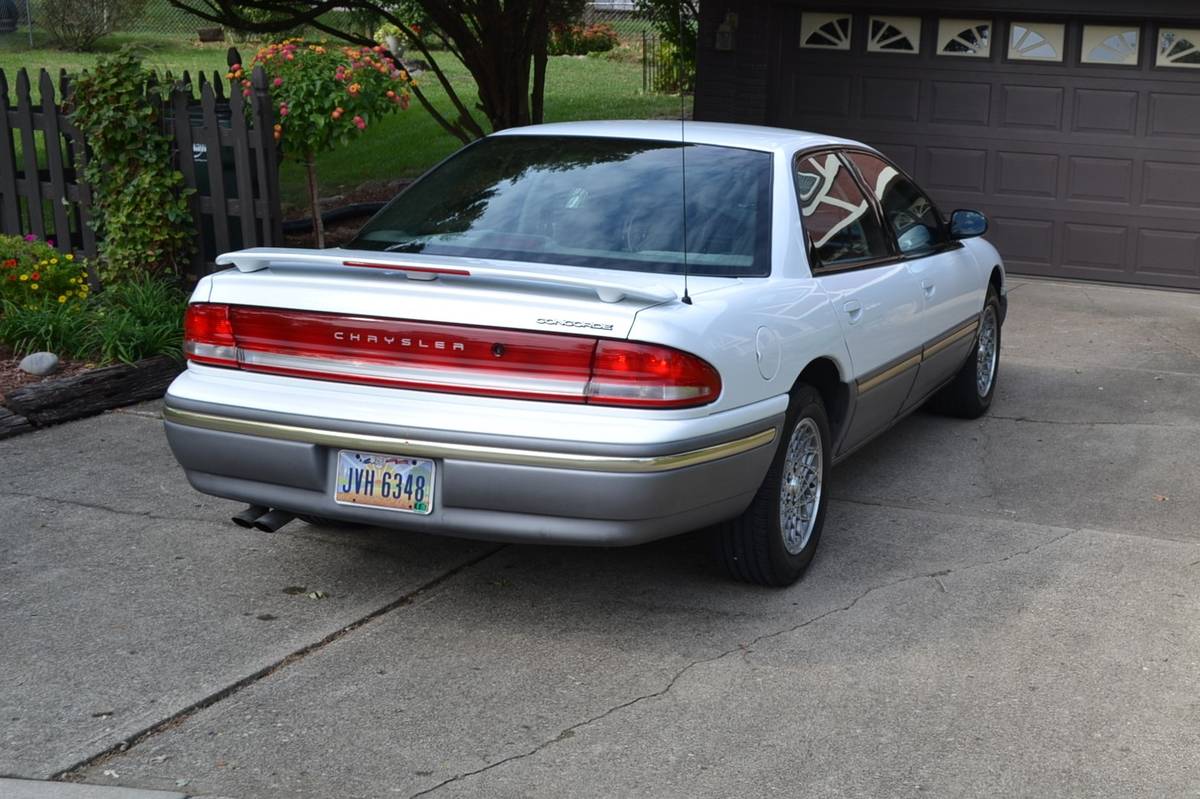 Chrysler-concorde-1995-white-2