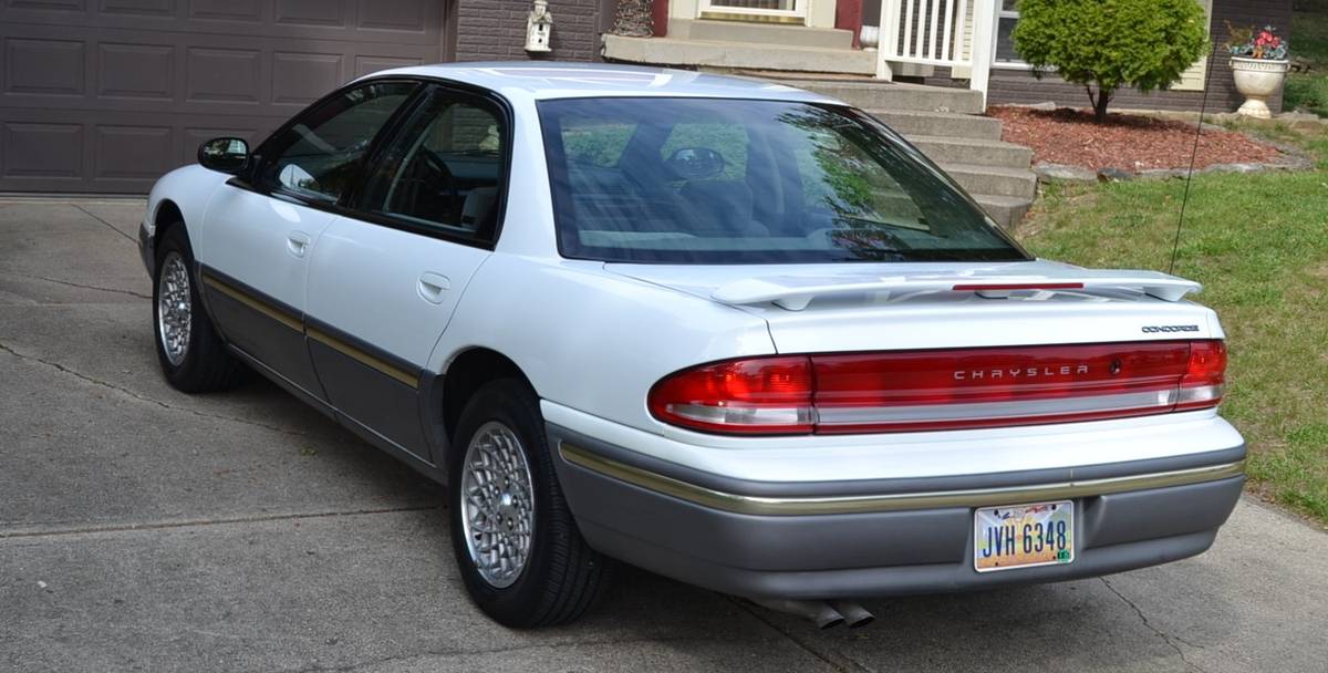 Chrysler-concorde-1995-white-4