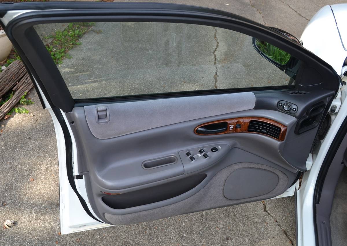 Chrysler-concorde-1995-white-8
