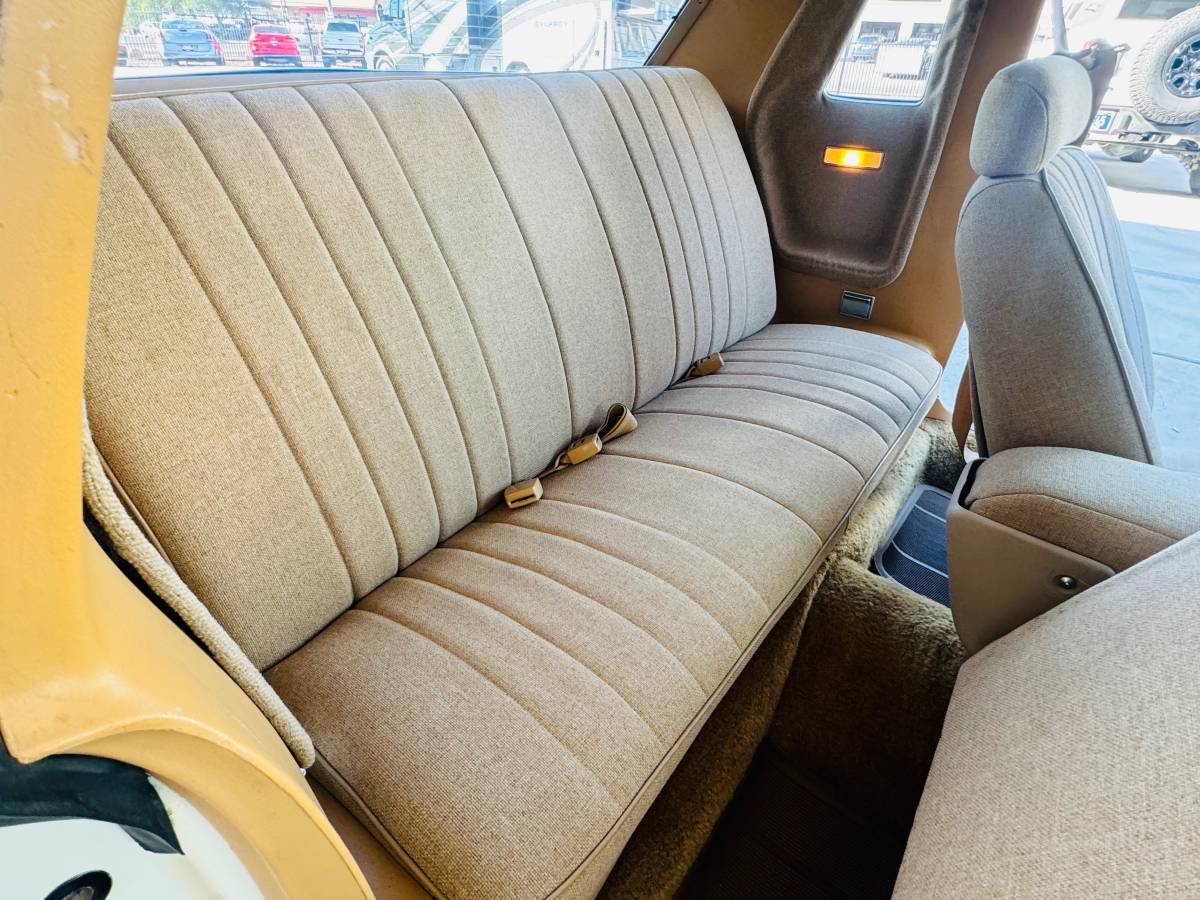 Chrysler-cordoba-1979-yellow-14