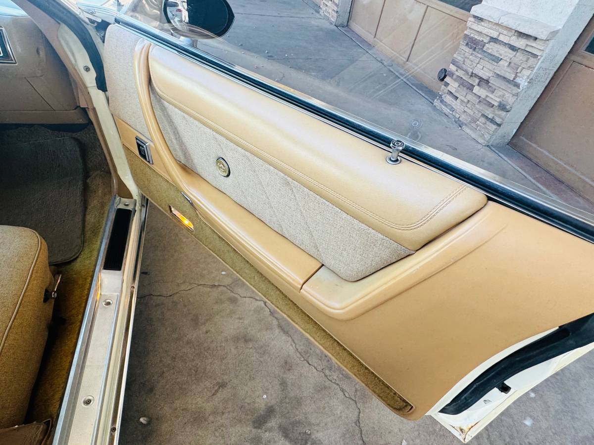 Chrysler-cordoba-1979-yellow-32