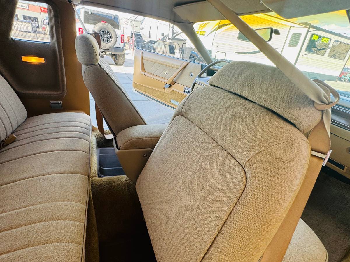 Chrysler-cordoba-1979-yellow-40