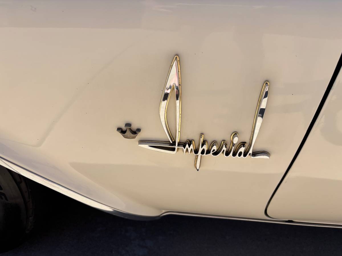 Chrysler-imperial-1962-white-11