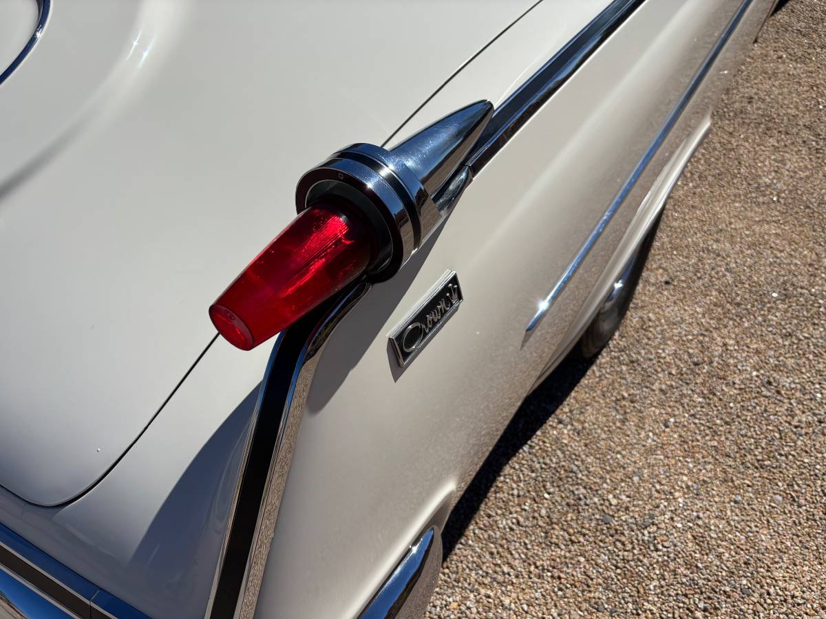 Chrysler-imperial-1962-white-9