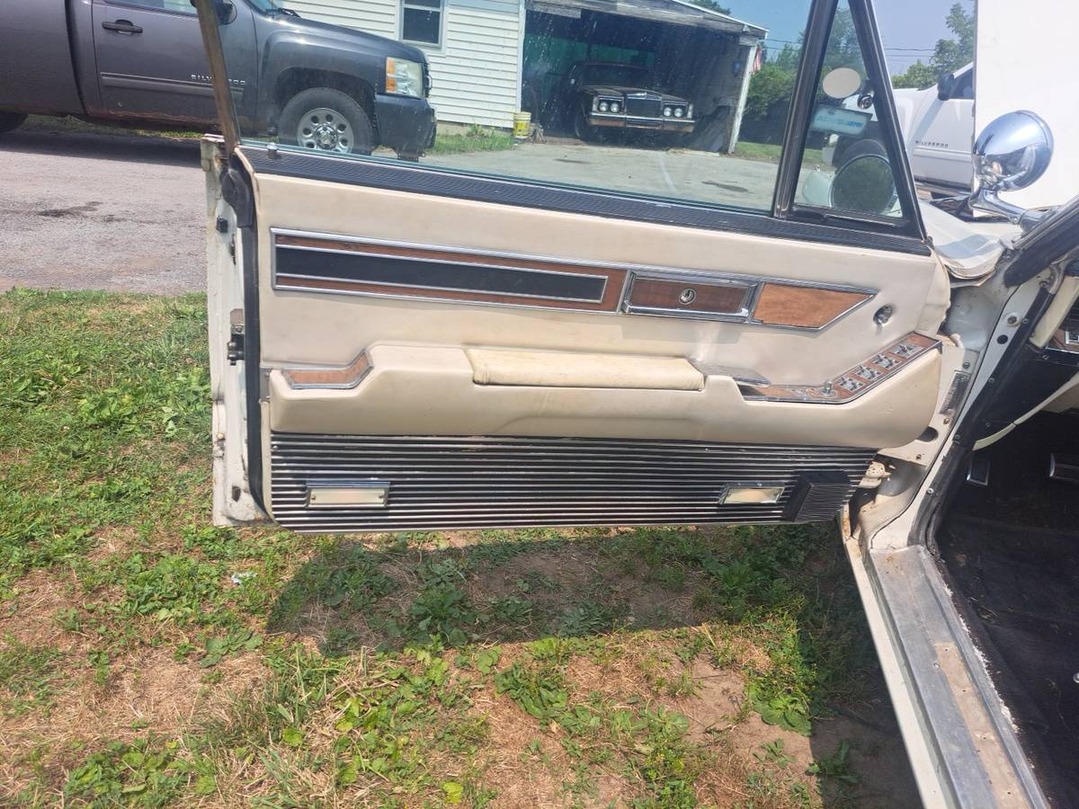 Chrysler-imperial-conv-440-crown-1967-white-12