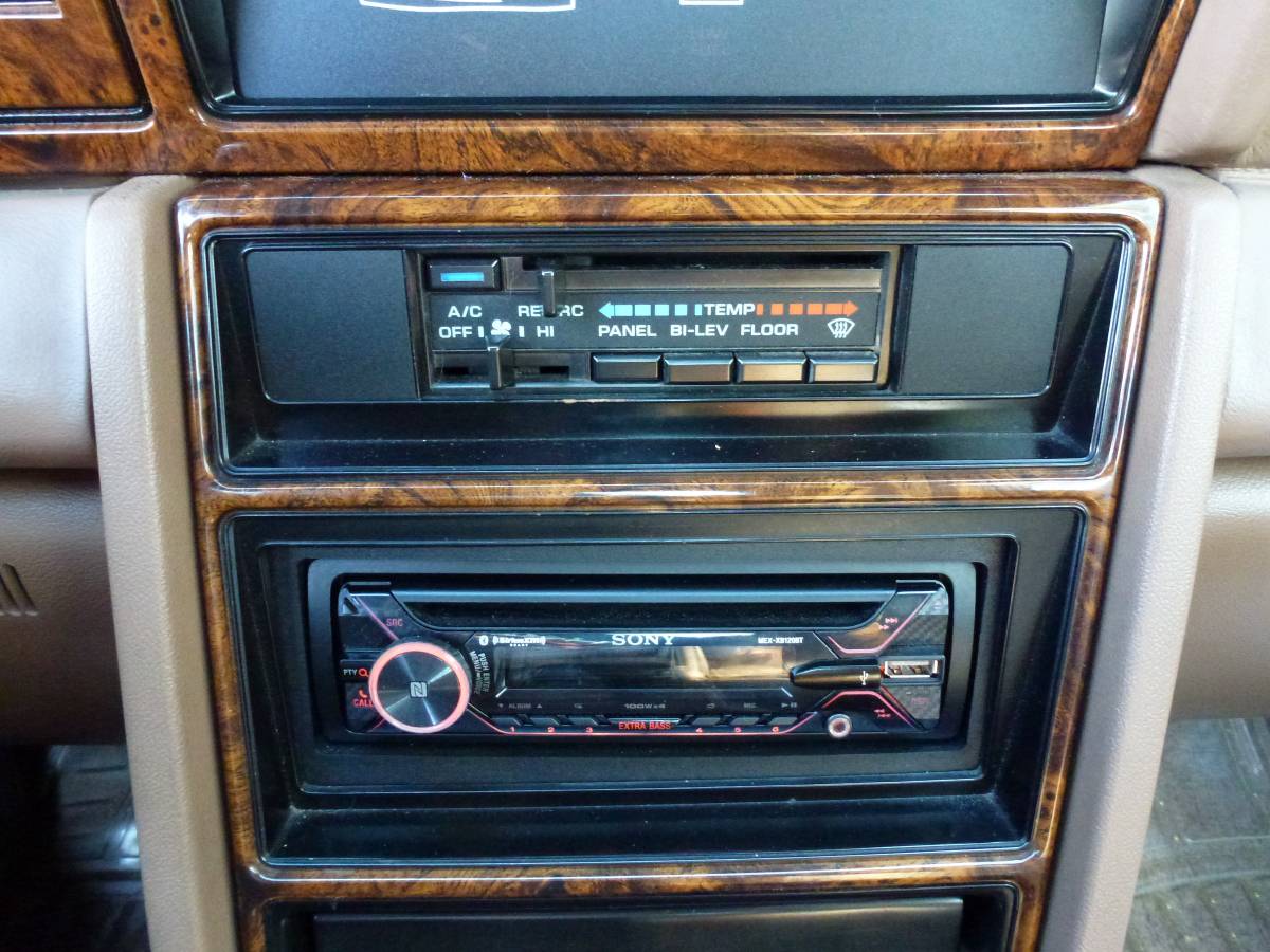 Chrysler-lebaron-1989-custom-11