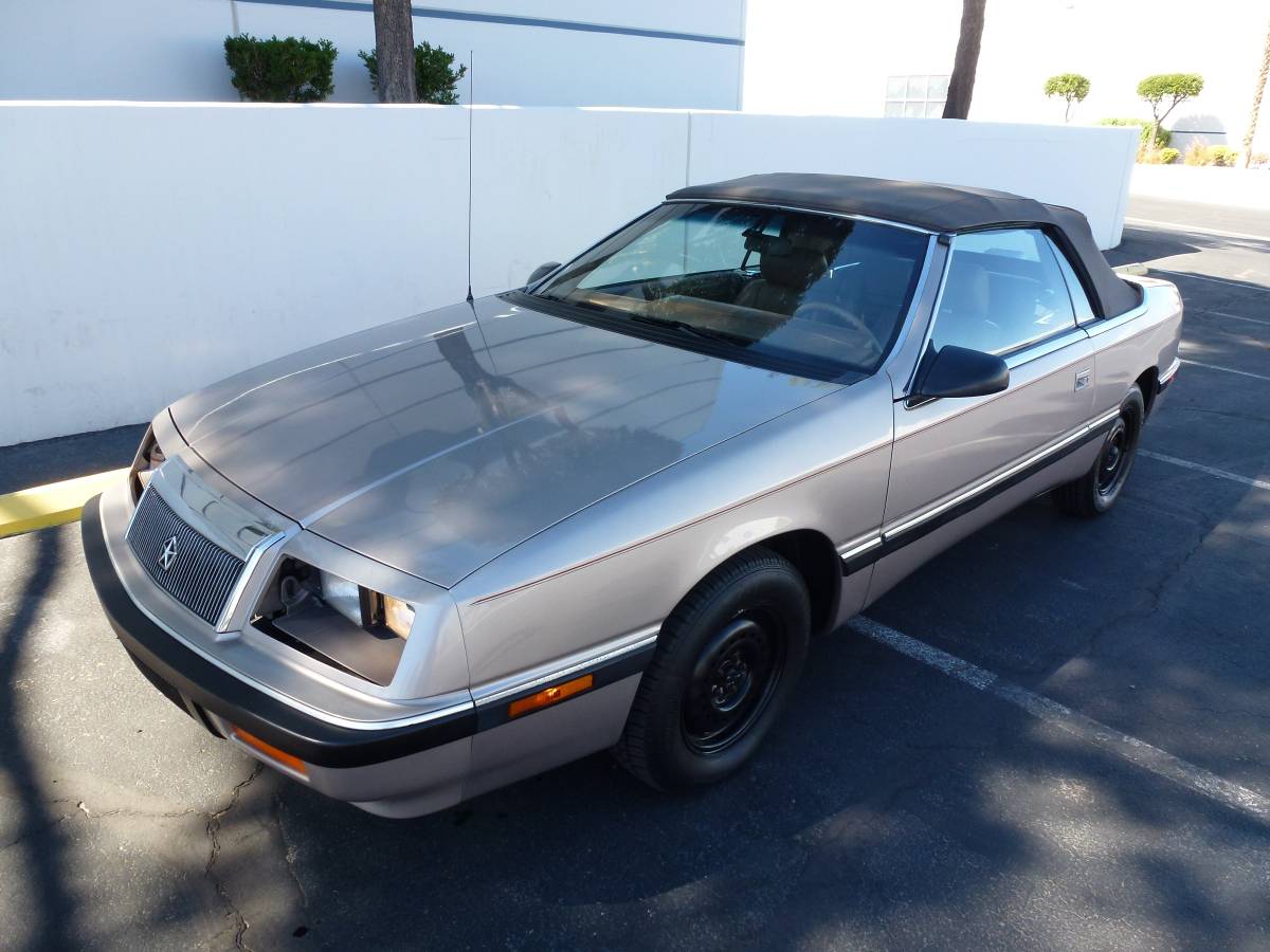 Chrysler-lebaron-1989-custom-12
