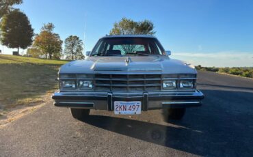 Chrysler-lebaron-town-and-country-1978-white-1