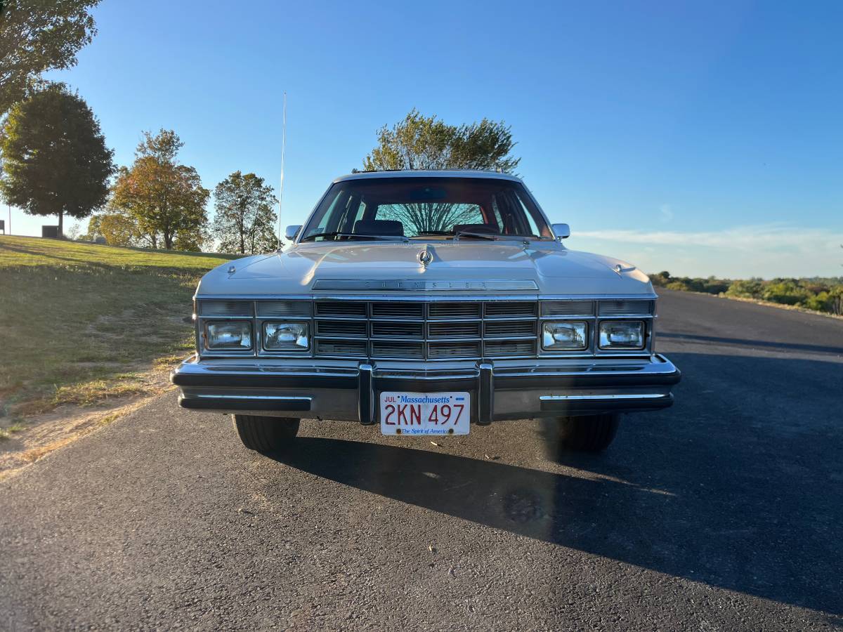 Chrysler-lebaron-town-and-country-1978-white-1