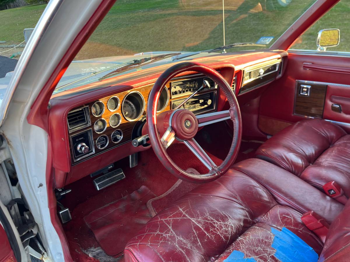 Chrysler-lebaron-town-and-country-1978-white-12