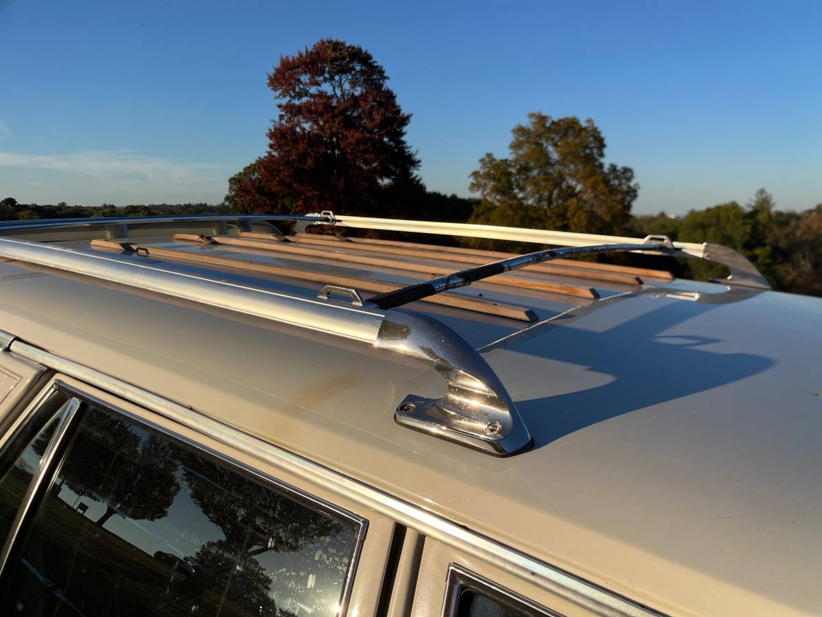 Chrysler-lebaron-town-and-country-1978-white-15