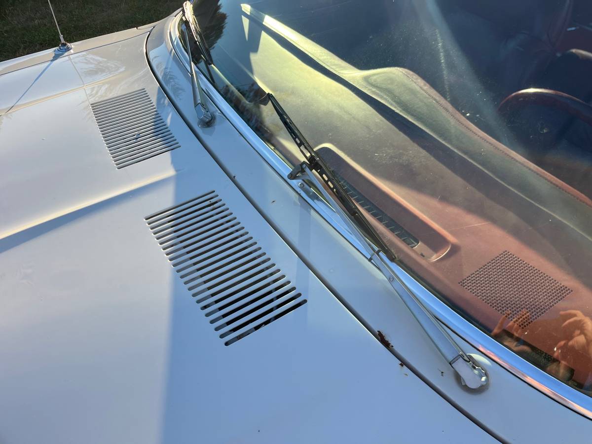 Chrysler-lebaron-town-and-country-1978-white-16