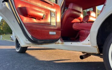 Chrysler-lebaron-town-and-country-1978-white-19