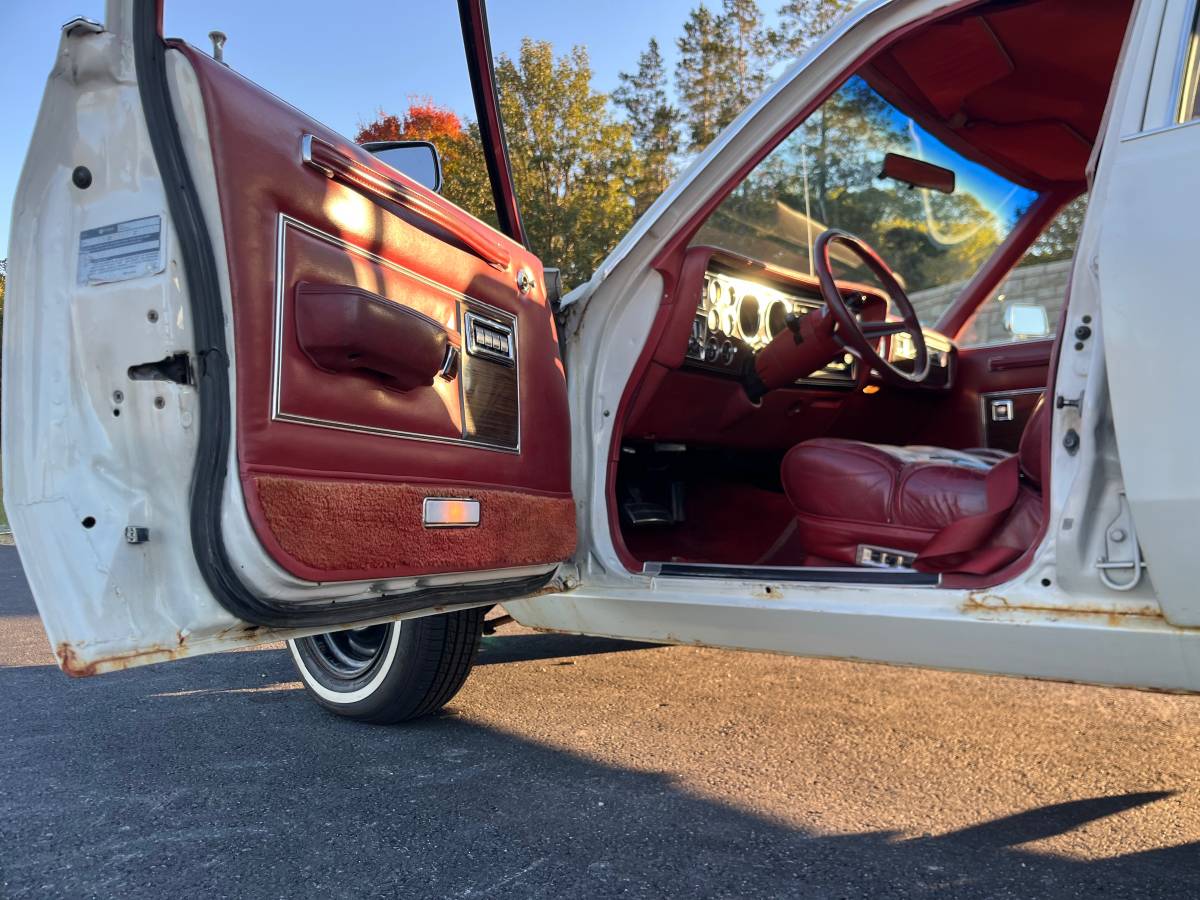 Chrysler-lebaron-town-and-country-1978-white-6