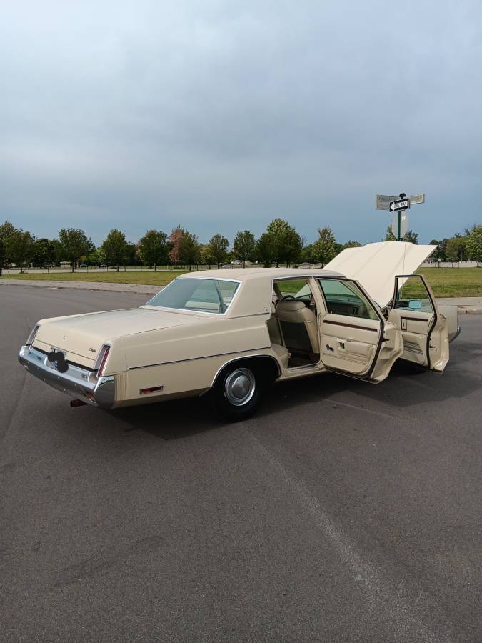 Chrysler-newport-1976-custom-2