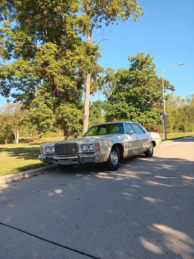 Chrysler-newport-1976-custom-3