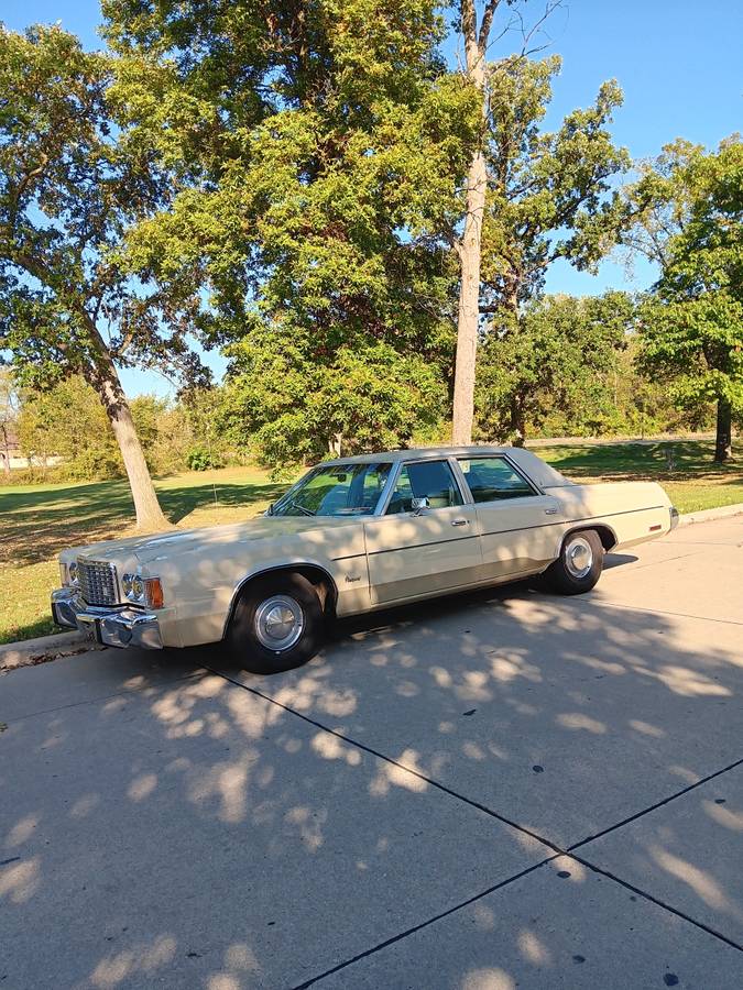 Chrysler-newport-1976-custom-4