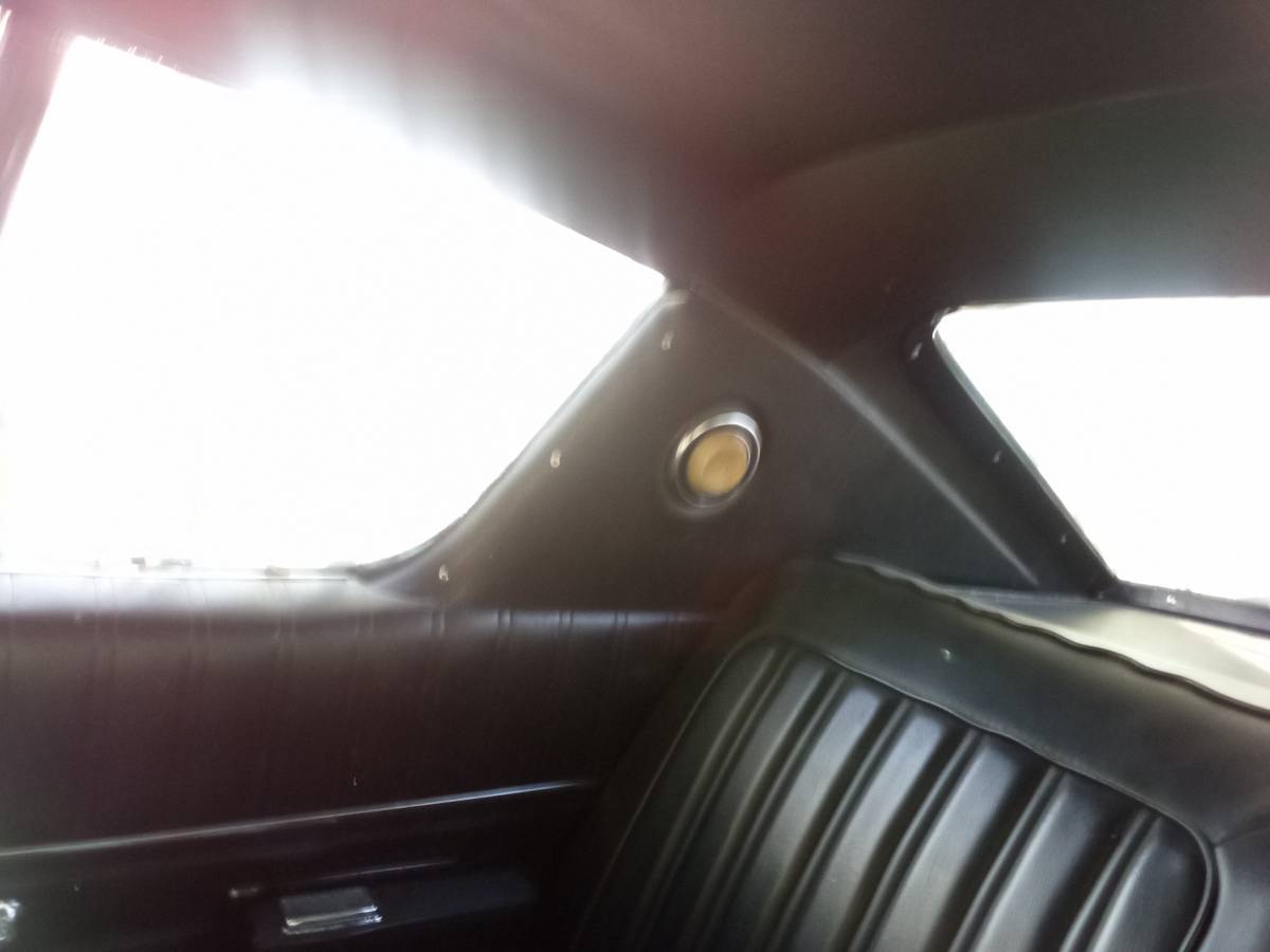 Chrysler-newport-custom-coupe-1967-silver-16