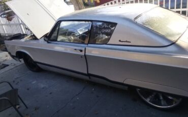 Chrysler-newport-custom-coupe-1967-silver-3