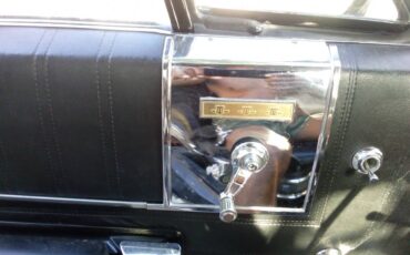 Chrysler-newport-custom-coupe-1967-silver-9