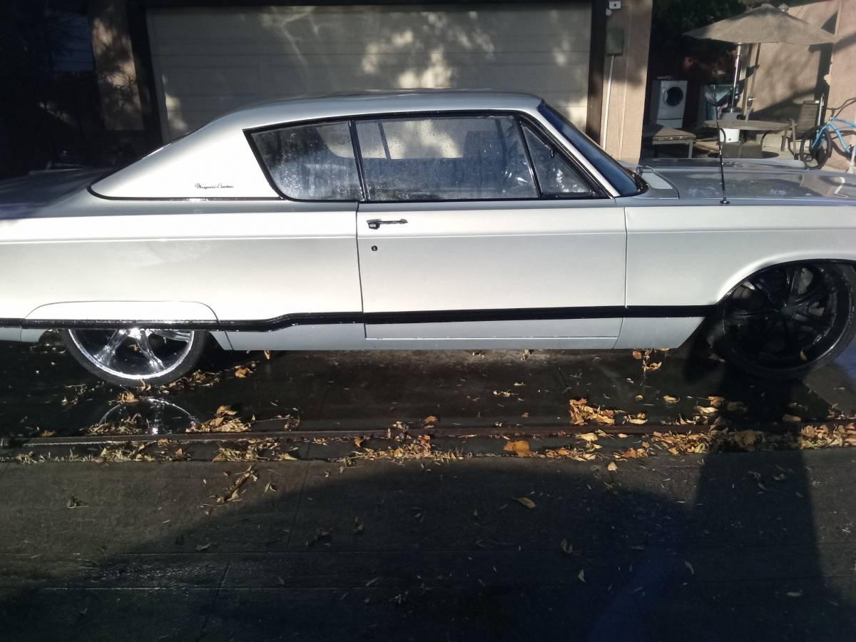 Chrysler-newport-custom-coupe-1967-silver