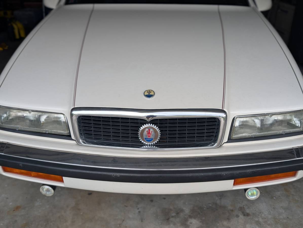 Chrysler-tc-by-maserati-1991-white-11
