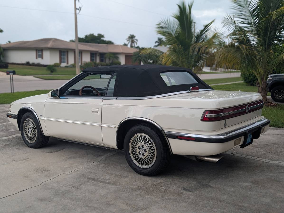 Chrysler-tc-by-maserati-1991-white-3