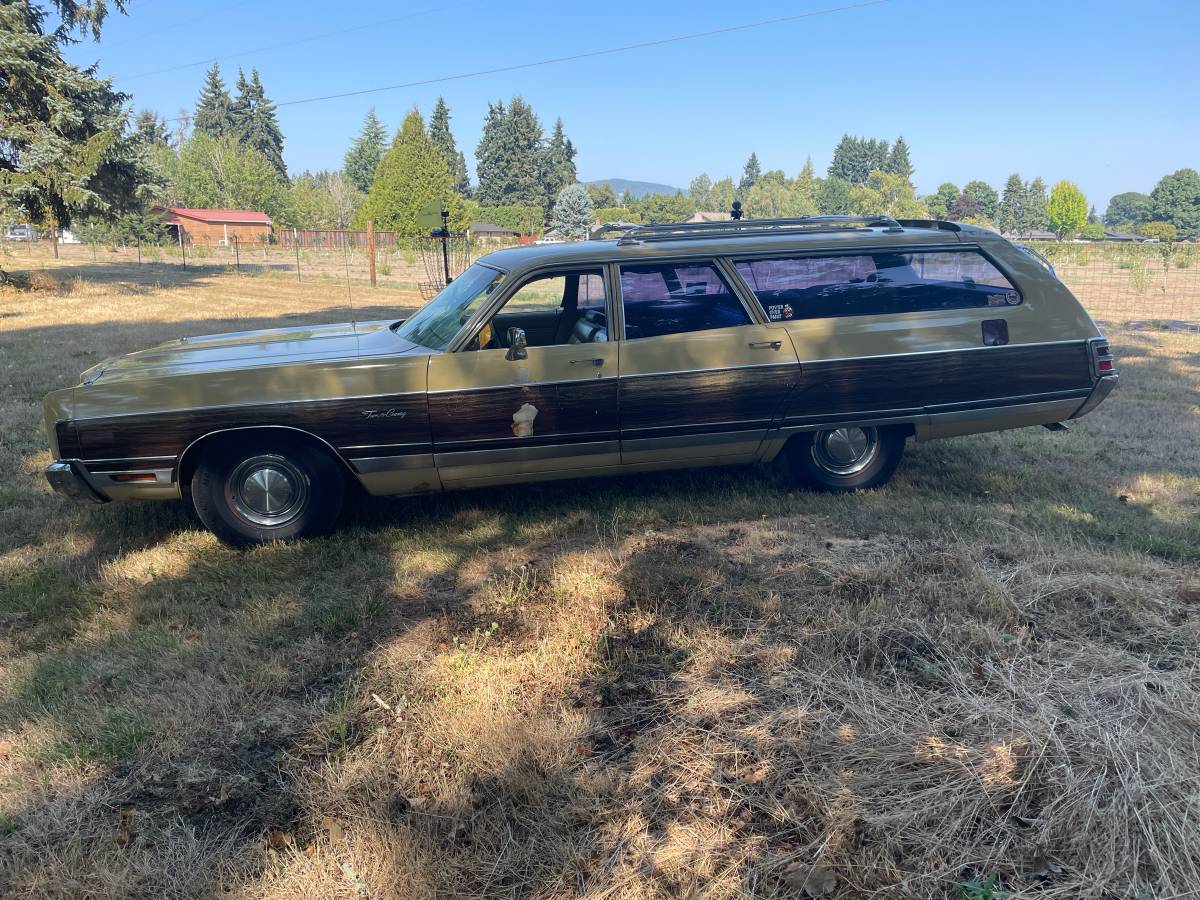 Chrysler-town-amp-country-1973-yellow-1