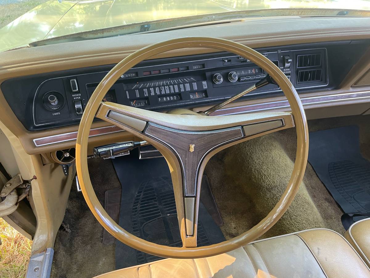 Chrysler-town-amp-country-1973-yellow-10
