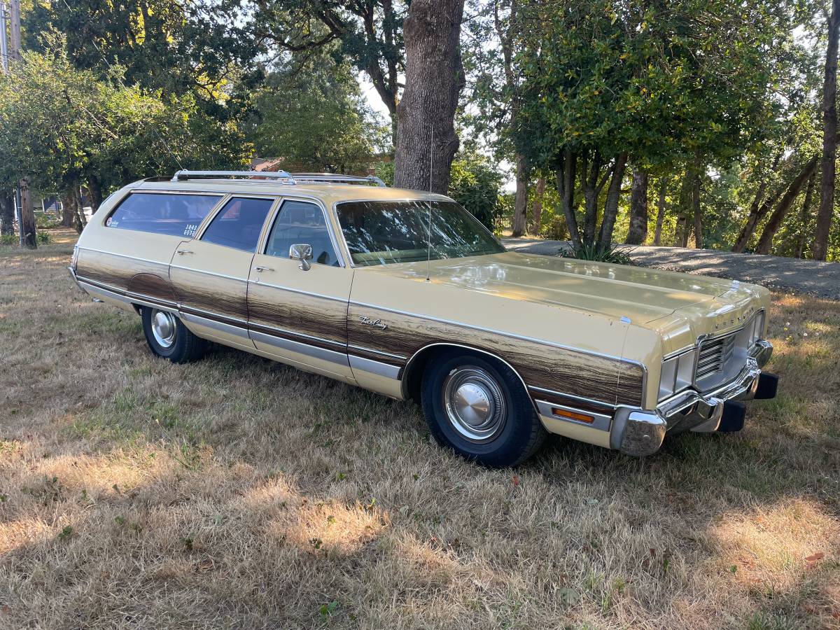 Chrysler-town-amp-country-1973-yellow-12