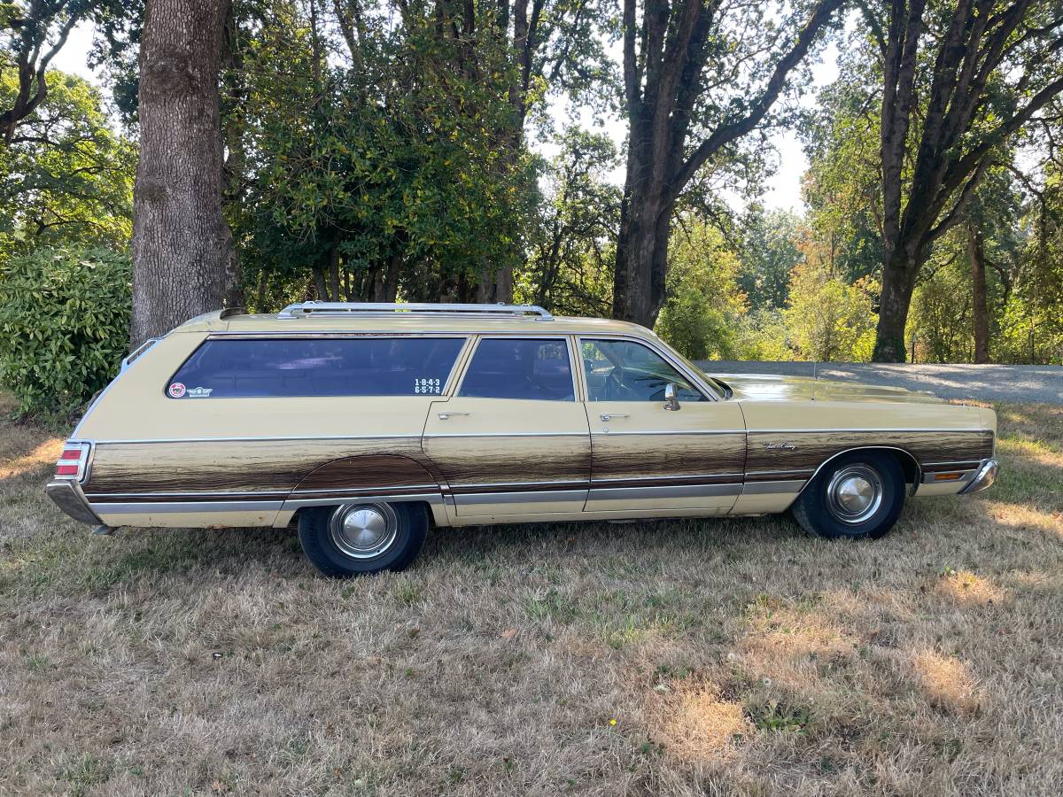 Chrysler-town-amp-country-1973-yellow-13