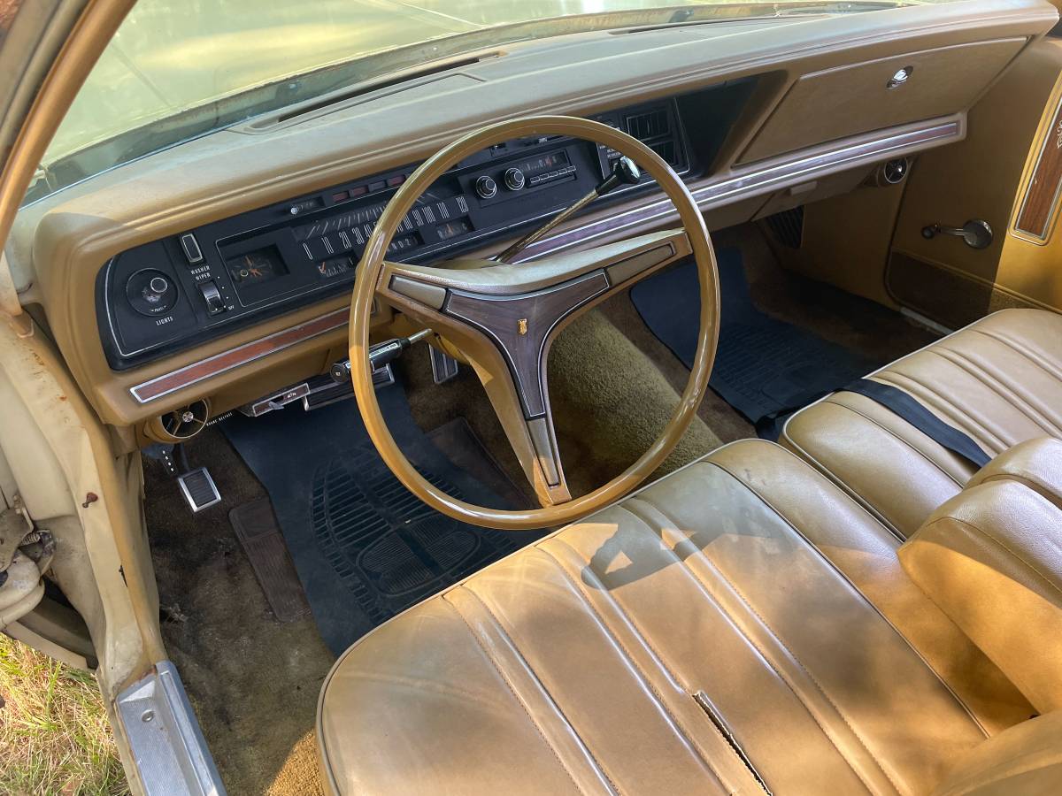 Chrysler-town-amp-country-1973-yellow-14