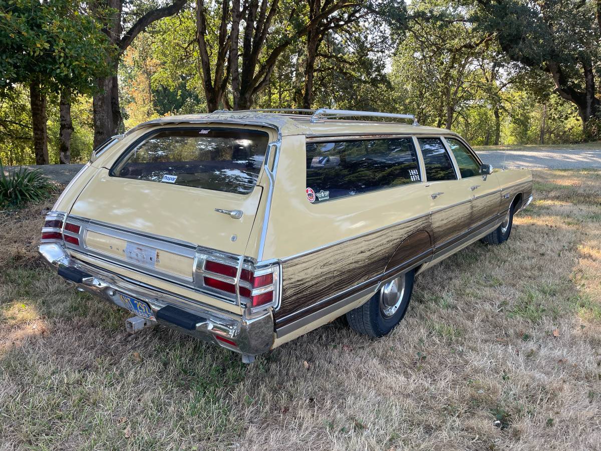 Chrysler-town-amp-country-1973-yellow-2