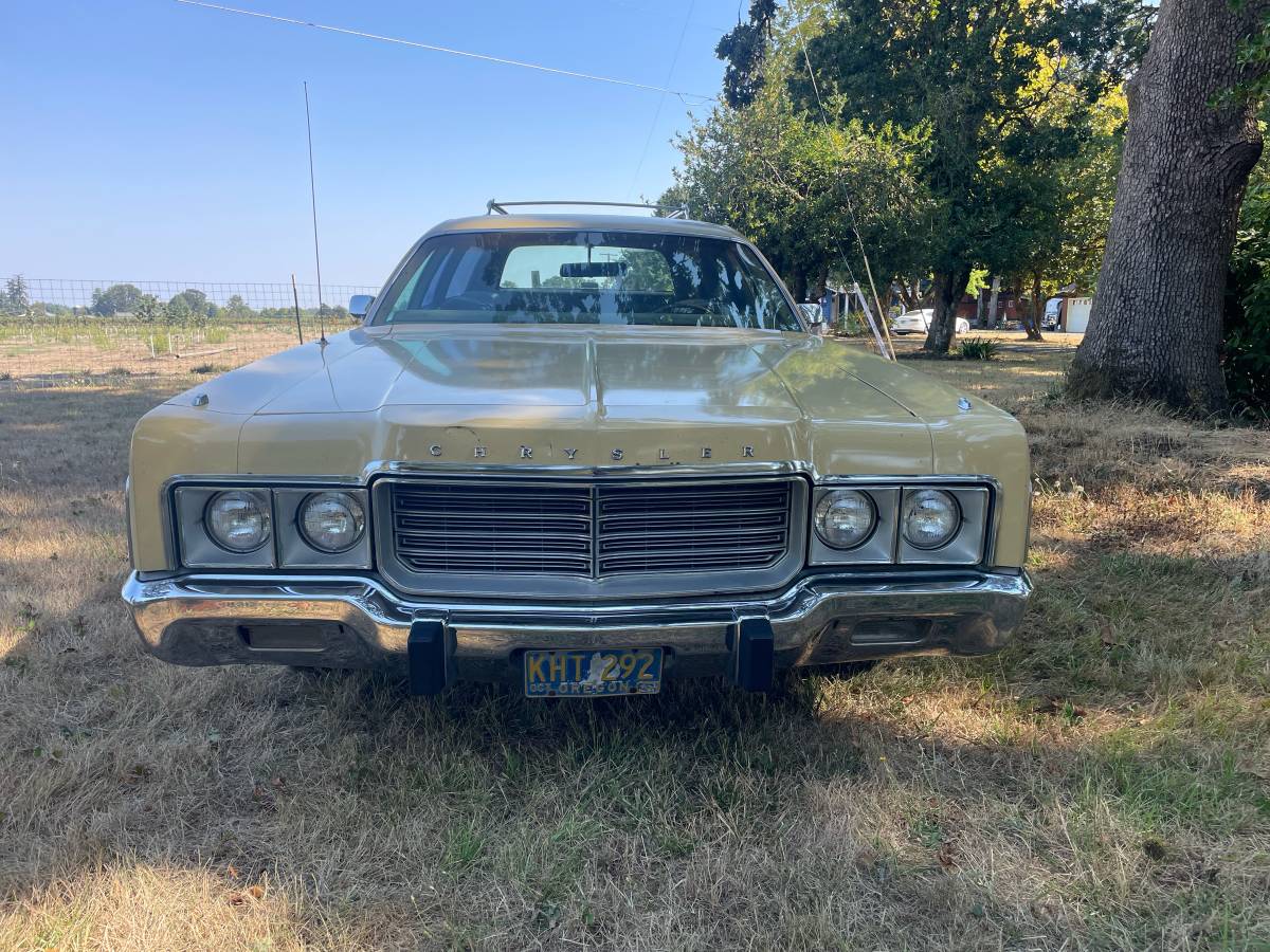 Chrysler-town-amp-country-1973-yellow-5