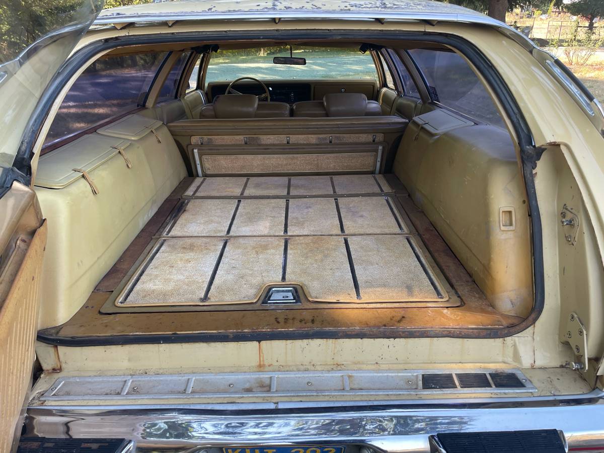 Chrysler-town-amp-country-1973-yellow-6