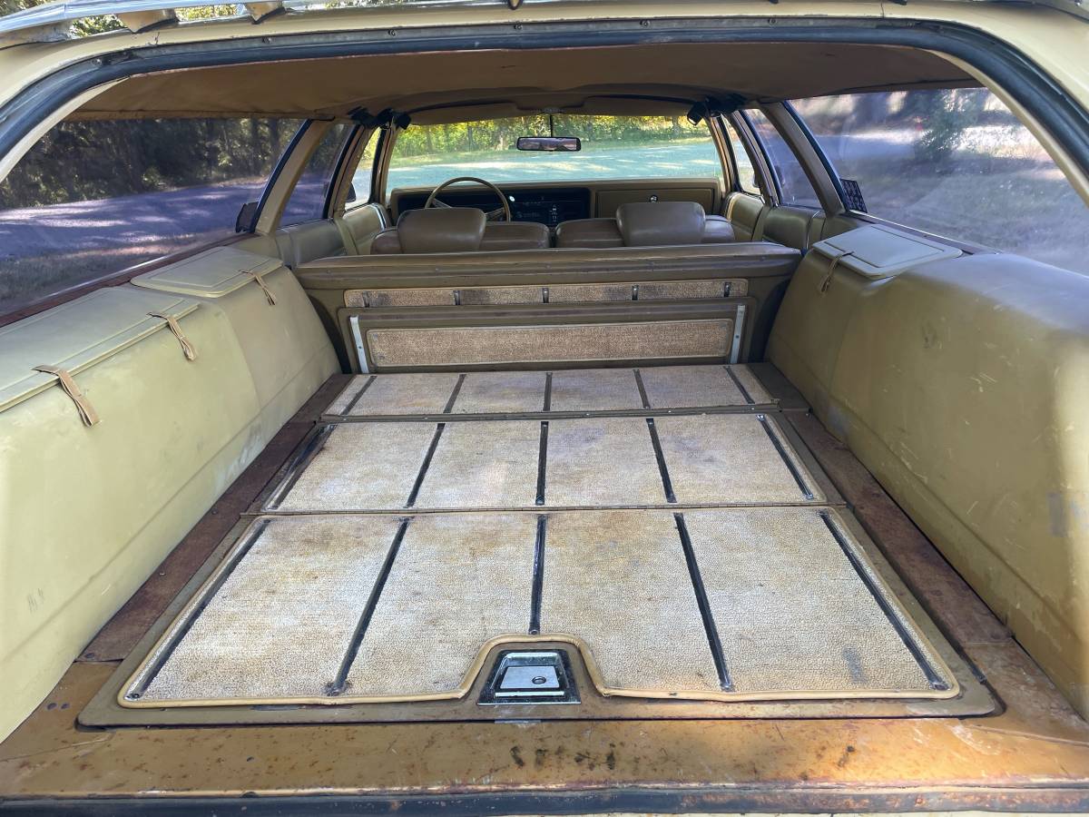 Chrysler-town-amp-country-1973-yellow-8