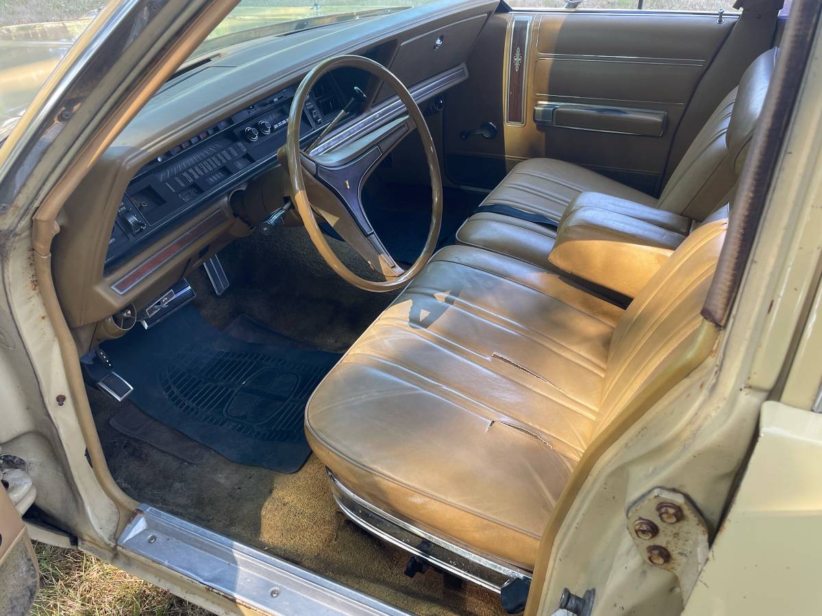 Chrysler-town-amp-country-1973-yellow-9