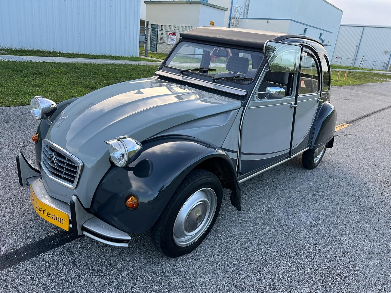 Citroen-2CV-1985-coupe-1