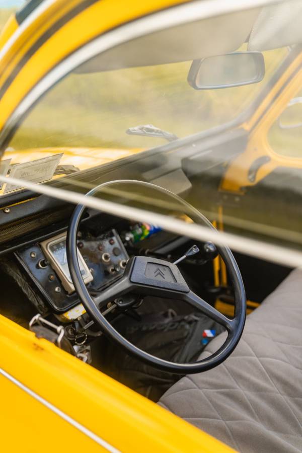 Citroen-2cv6-1982-yellow-11