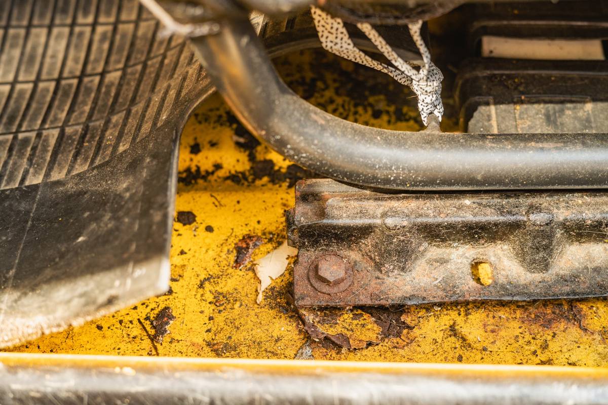 Citroen-2cv6-1982-yellow-17