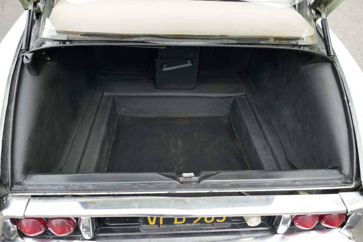 Citroen-id19-1967-white-22