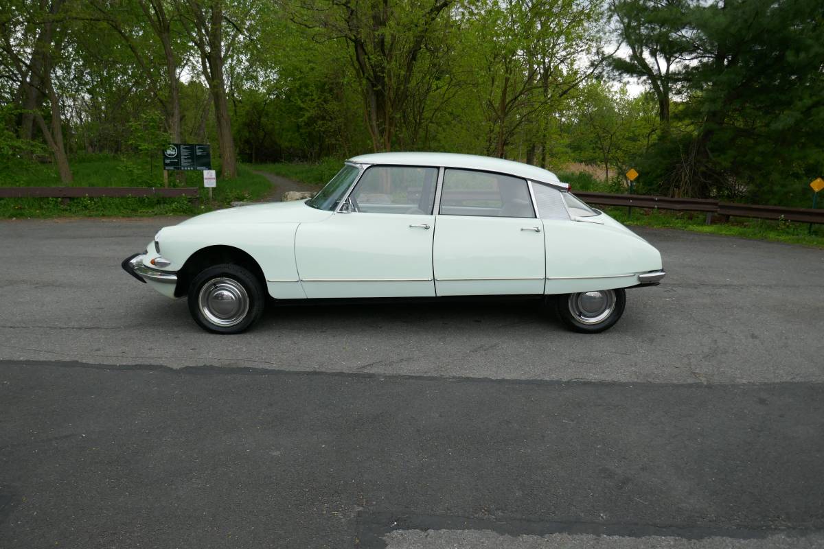 Citroen-id19-1967-white-3