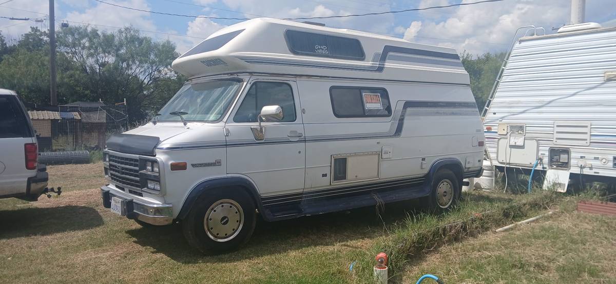 Coachmen-van-1994-white-1
