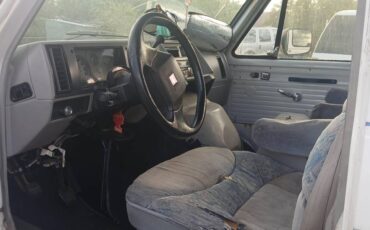 Coachmen-van-1994-white