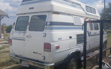 Coachmen-van-1994-white-4