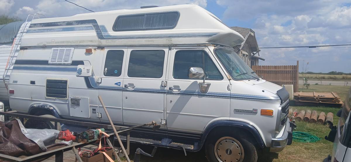 Coachmen-van-1994-white-5