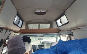 Coachmen-van-1994-white-7